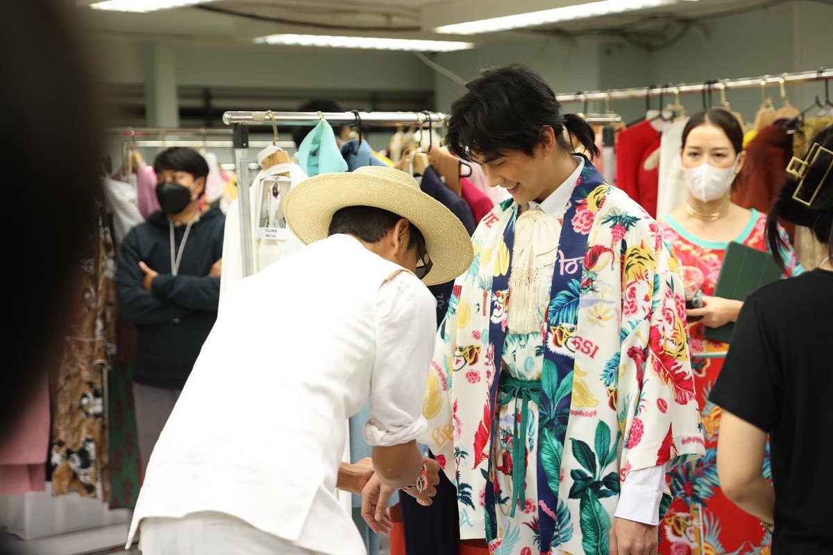 issuethailand's tweet photo. Backstage at a Fashion Show
ISSUE presented by TAT
#issuethailand
#issueaw22
#BIFW2022
#ONESIAM #ONESIAMSuperApp #ONESIAMApplication #AGlobalDestination #ExtraordinaryExperiences #SiamParagon
#ISSUETHAILANDxBeOnCloud https://t.co/bAHkqUlDWH