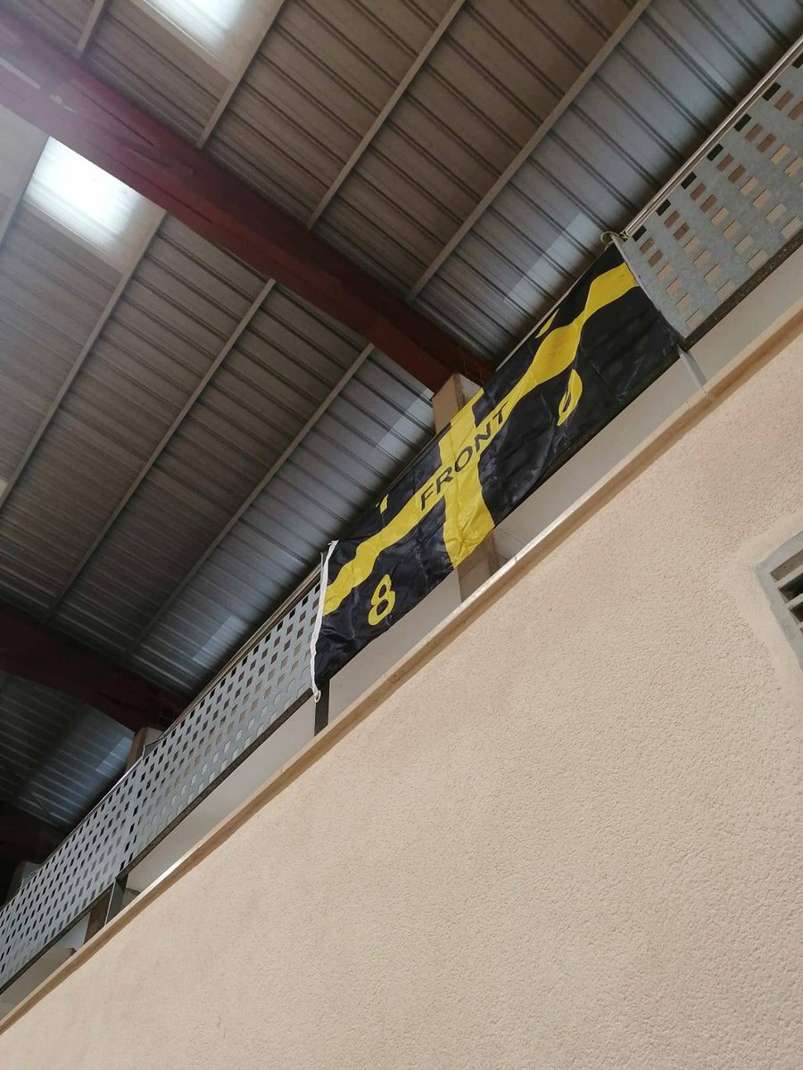 Front1989EBC's tweet photo. Presents al pavelló #to_rent, a la presentació en societat del #MiniMasculi 🆚 @CBSANTAMARIA de na @VirFerreiro
#FRONT1989 #123Esporles #Somiserem https://t.co/eTlcWHRNTl