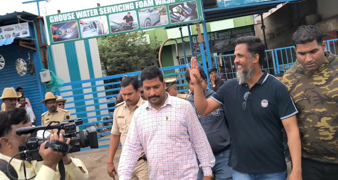 AleemIlahi's tweet photo. I strongly condemn the @NIA_India &amp; @dir_ed raids on 100s of @PFIOfficial leaders including Gulbarga Dist President Shaikh Aejaz Ali, This Fascist @BJP4India Govt Creating Terror Using Agencies. I demand immediate Release the all Leaders Unconditionally. #StandWithPopularFront https://t.co/MCmIAstBlN