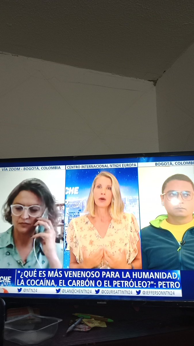 elcastillo10's tweet photo. @LaNocheNTN24 @sebasGoEMP @MajaVelez Los invitados no tienen claro el tema ,ni la pregunta que se hizo , en ningún momento fueron claros https://t.co/GgjFYZfvbw