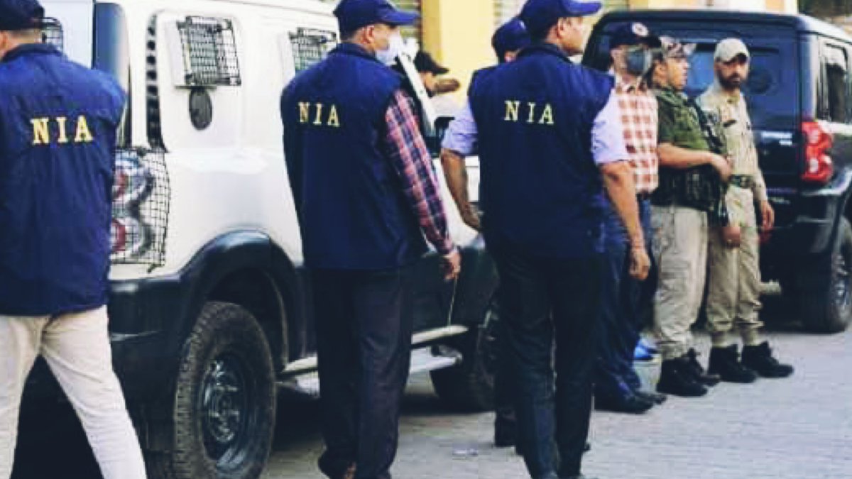 NewsPeti's tweet photo. PFI के ठिकानों पर ताबड़तोड़ छापेमारी, राष्ट्रीय अध्यक्ष समेत 100 से ज्यादा लोग गिरफ्तार https://t.co/YvQRrzpm8k https://t.co/1FyAaqS1fp