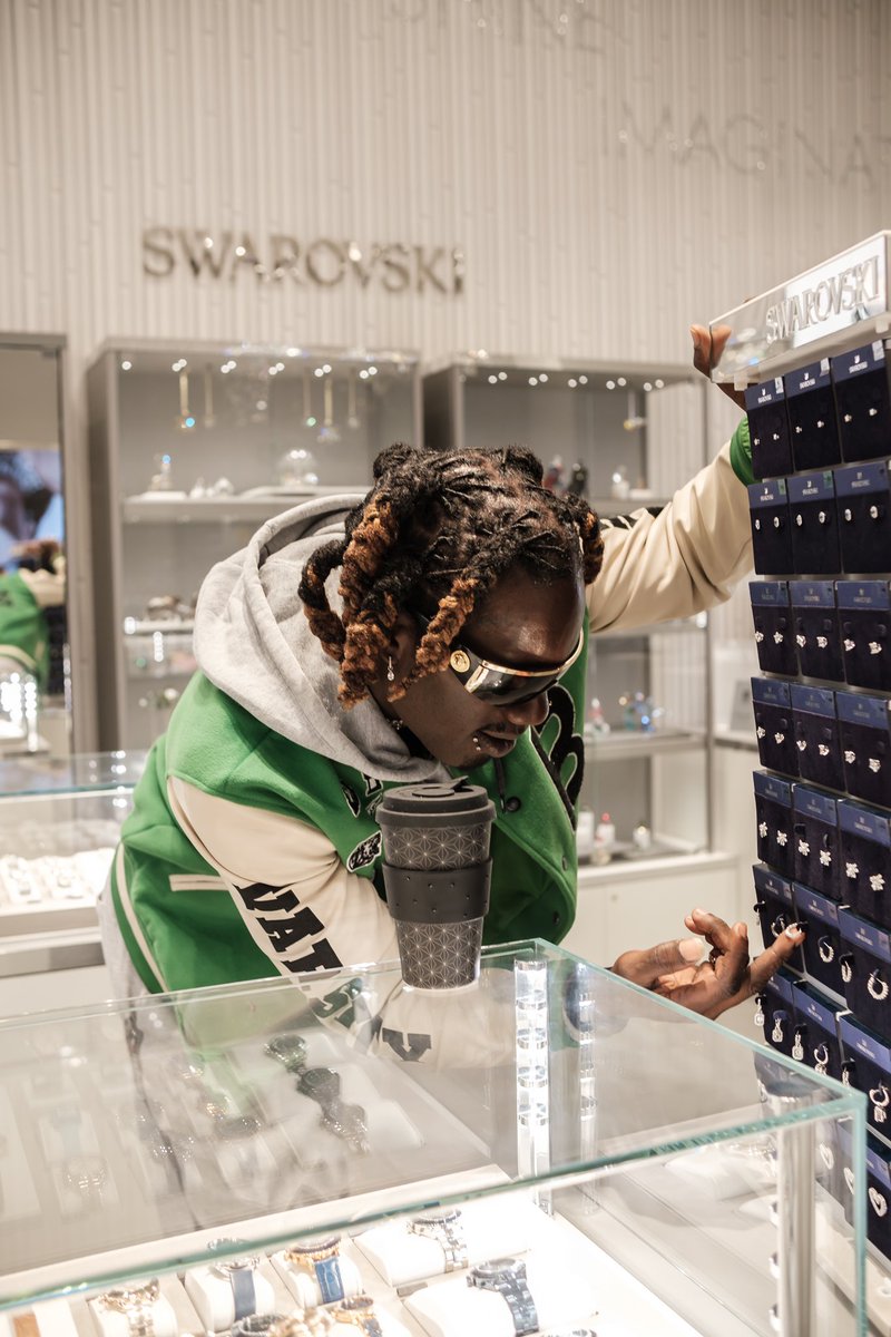 batenatehYSL's tweet photo. @swarovski shoot OFFICIAL #125yearsoflight https://t.co/Xz3lZwmyxj