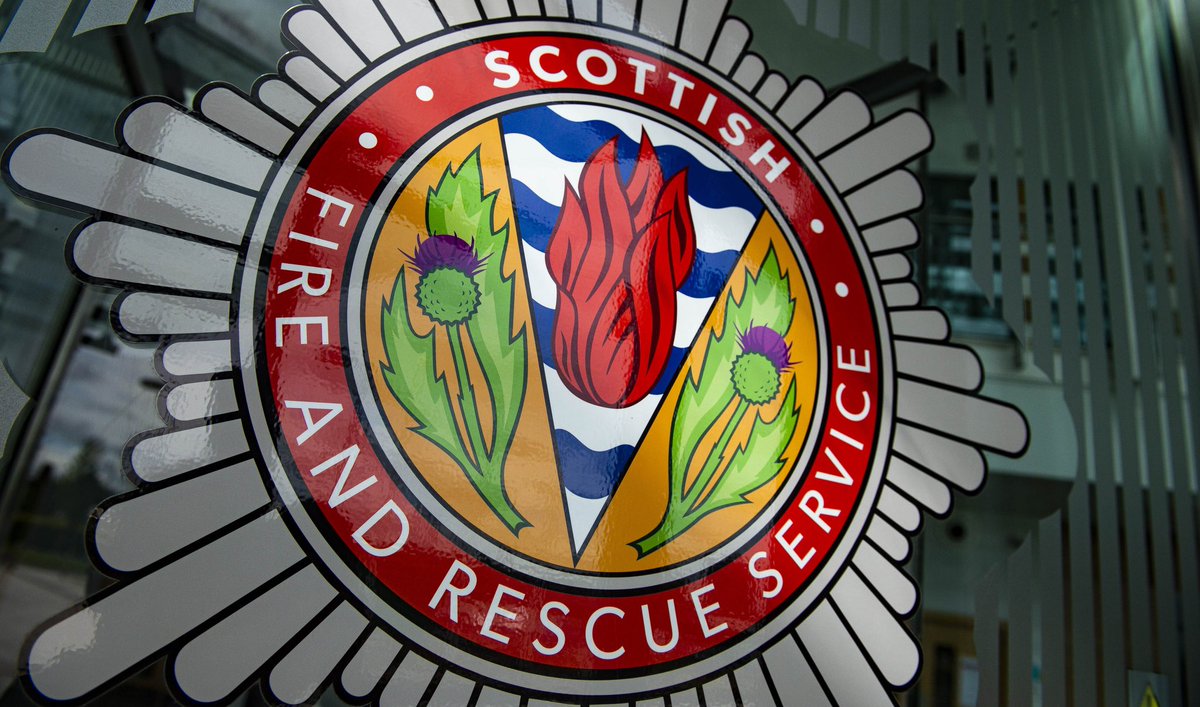 SfrsAber's tweet photo. Good Morning! We hope you all stay safe and have a great day! Please may we ask two small favours today? 
1) test your Smoke Alarm                       2) help us reach a wider audience by giving us a retweet and follow! 😀🚒🚒 @AberdeenCC @NHSGrampian  @AberdeenCPolice https://t.co/WoJKddbzoh