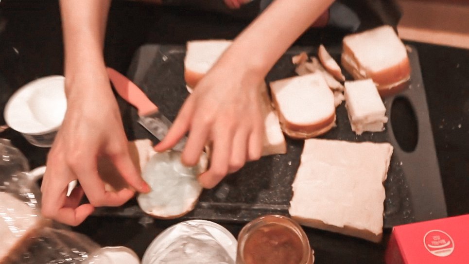RYEJIF1LM's tweet photo. gf who loves to eat x gf who loves to cook https://t.co/Od2E5iVfB5
