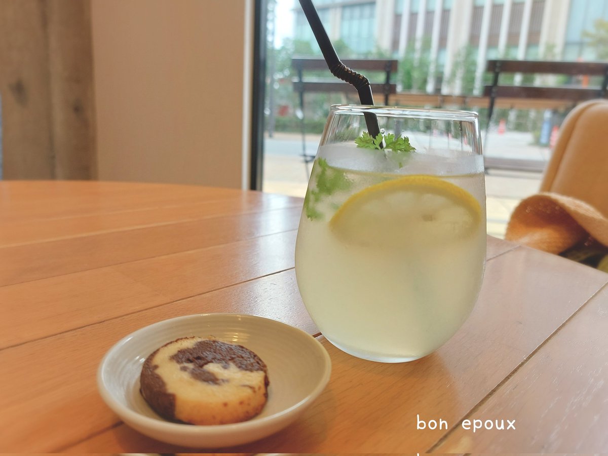 bonepoux's tweet photo. 浜松で初レッスン🎶
明日も新しい方との出会いにワクワク!
来月からも定期的にレッスンできたらいいな~🎶
可愛いカフェの素敵なソファ席でのレッスン。
幸せな時間でした💖
#markscafe
#マークスカフェ
#ボンエプー https://t.co/JirQYrNmQ8