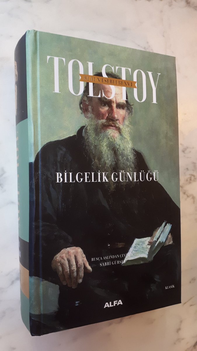 Ahadi12Dr's tweet photo. "Çağımızın en sıradan olgusu kendilerini bilgili, eğitimli ve aydınlanmış sayan, bir sürü gereksiz şey bilen insanların, hem hayatın anlamını bilmeyerek hem de bu bilgisizlikten gurur duyarak çok derin bir cehalete kapılmış olmalarıdır." s.49 https://t.co/OIrNLsXDgt