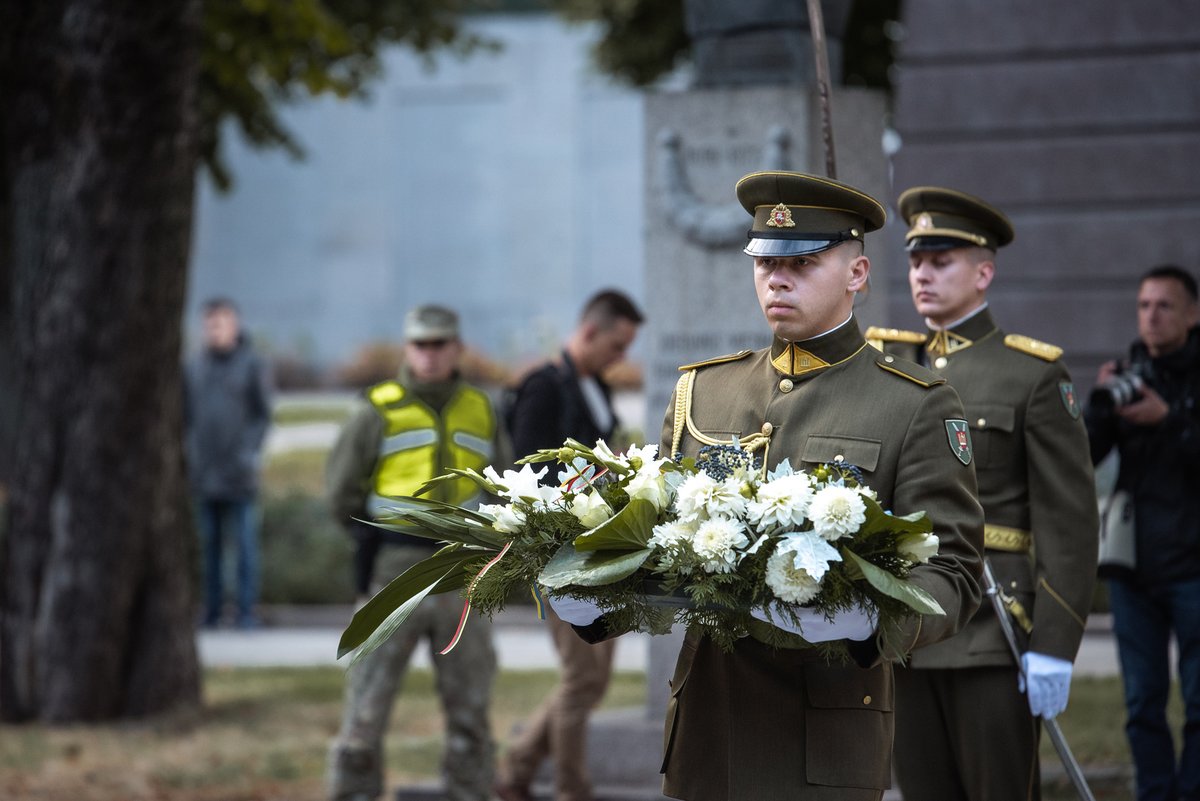 Lithuanian MOD 🇱🇹 (@Lithuanian_MoD) on Twitter photo 2022-09-22 05:50:15 'We need to stand in solidarity with the heroic people of Ukraine, to support them, not to get tired and to stay together until the victory,' said DefMin @a_anusauskas during the opening of the exhibition 'Forever Free Ukraine' at the Vytautas the Great War Museum. 'We need to stand in solidarity with the heroic people of Ukraine, to support them, not to get tired and to stay together until the victory,' said DefMin @a_anusauskas during the opening of the exhibition 'Forever Free Ukraine' at the Vytautas the Great War Museum.