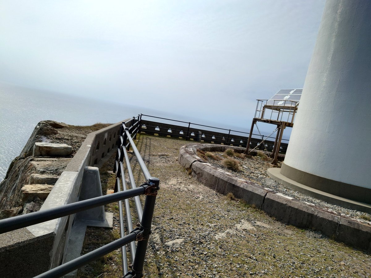 MakkyNakky's tweet photo. 大瀬埼灯台なう。天気が良くて助かった。風は強いけど。
昨年は日没を狙って来たけど、今回は昼間。あおかなファンの方々には是非現地に足を運んで生で見て欲しい!
#蒼の彼方のフォーリズム
#あおかな
#EXTRA1 https://t.co/H6hyt5C2M6
