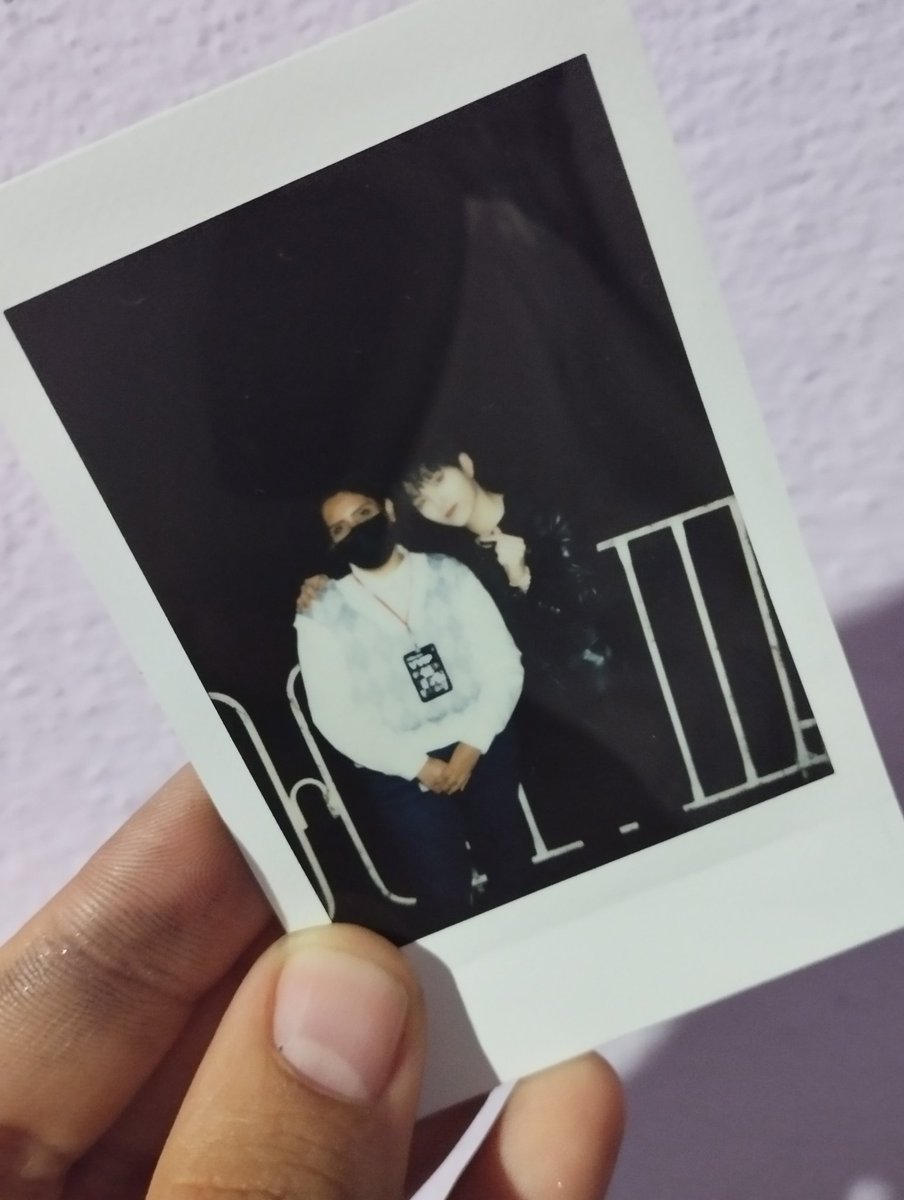 httz_xian's tweet photo. Lo siento tan irreal, me acuerdo cuando stane a DKB en debut y no puedo creer que ya los escuché en vivo y interactue con ellossssssss. Soy tan feliz en mi lugar seguro que es la música de DKB.  @DKB_BRAVE 

#DKBinMonterrey https://t.co/QroRAYjdFc