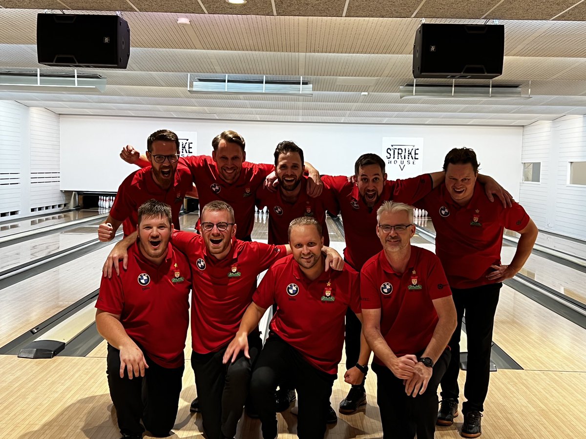 Swebowl's tweet image. De regerande mästarna Team Pergamon åkte på en tung förlust i deras säsongspremiär i herrarnas elitserie. BK Joker skrällde och vann rivalmötet med 12-8 under onsdagskvällen. 
– Det var en otroligt bra laginsats av oss, säger Stefan Roos i Joker.

Läs mer: swebowl.se/Nyheter/Nyhete…