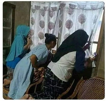 Warga setempat be like :
'Denger-denger sih lakinya nyeleweng bu..'
#NoktahMerahPerkawinan