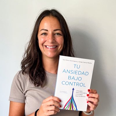 TaisPD's tweet image. Dos años de trabajo se merece una foto de perfil. Nuestro libro “Tu Ansiedad Bajo Control” ya a la venta en (me atrevería a decir) casi cualquier librería gracias a Zenith de la Editorial Planeta 💙