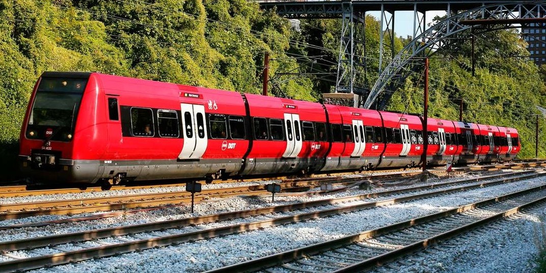 S-tog erstattes af Togbusser i landskampweekend den 24.-25. september 🚋🚌⚽

I weekenden den 24-25. september tager Banedanmark et nyt signalsystem i brug. Det påvirker S-togsdriften på flere strækninger.

Læs mere her 👉🏻 ow.ly/bN7s50KKelk

📸: Jens Hasse