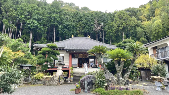 北條寺 北条義時公のお墓があります。近くの江間公園は義時の館があったところで、今も義時公が馬に乗って現れ侵入者を矢で射ています。怖いよ! 
