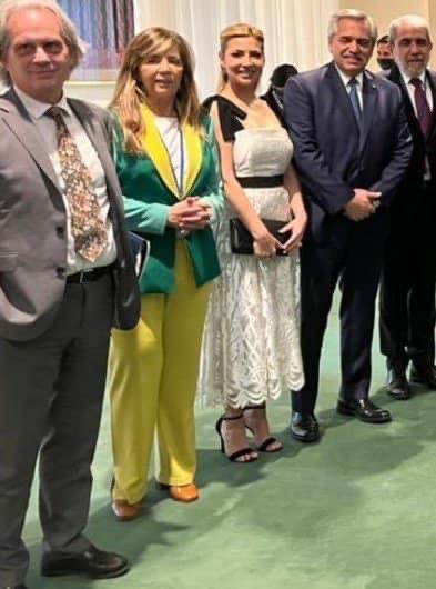 patoplanet's tweet photo. Integrantes del circo Rodas !! El amarillito con verde es x la primavera ?  😳 https://t.co/Vh5NWZyYmj