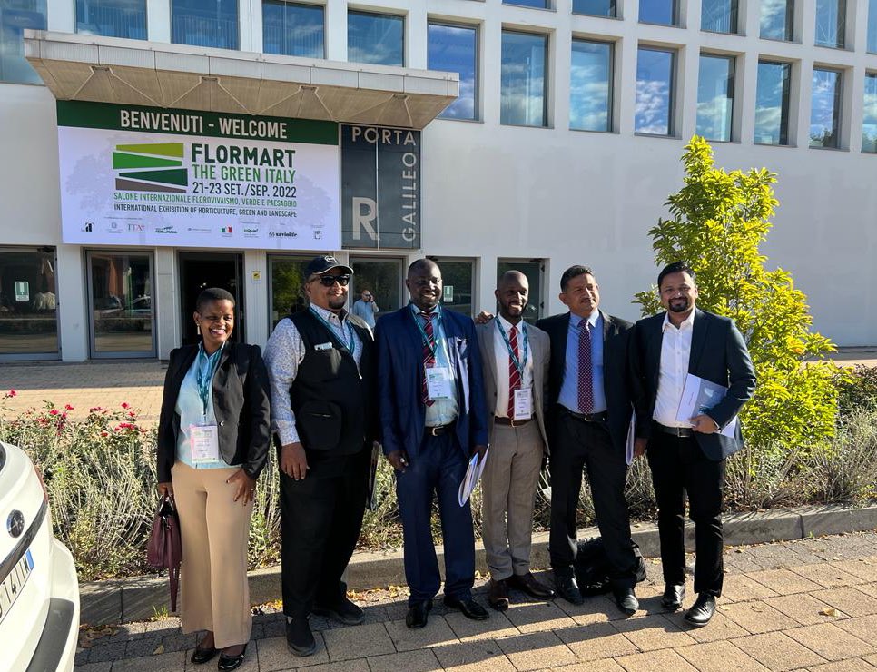 ITADubai's tweet photo. Cominciano a germogliare 🌱 i semi piantati al roadshow #Flormart ad @expo2020dubai 

La delegazione emiratina invitata da ICE Dubai visita 71 edizione della Fiera a #Padova 🇮🇹 per follow-up dei b2b di marzo e nuove collaborazioni #trade

Nella 📸 i delegati di @DxbGardenCentre https://t.co/0jEY5ZxGae