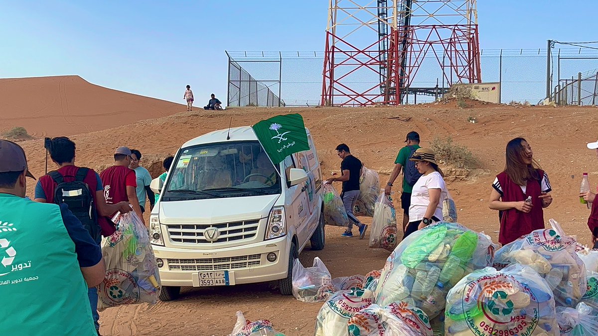 jimreydaps's tweet photo. مبادرة فلبينيون لسعودية خضراء قامت بتنظيف الصحراء احتفالًا باليوم الوطني السعودي ال٩٢ في ٢٢ سبتمبر ٢٠٢٢

شكرا لجمعية تدوير الفائض وحفظ النعمة لتزويدنا بأدوات النقل والتنظيف

#اليوم_الوطني_السعودي_92 https://t.co/JDzHM81dSs
