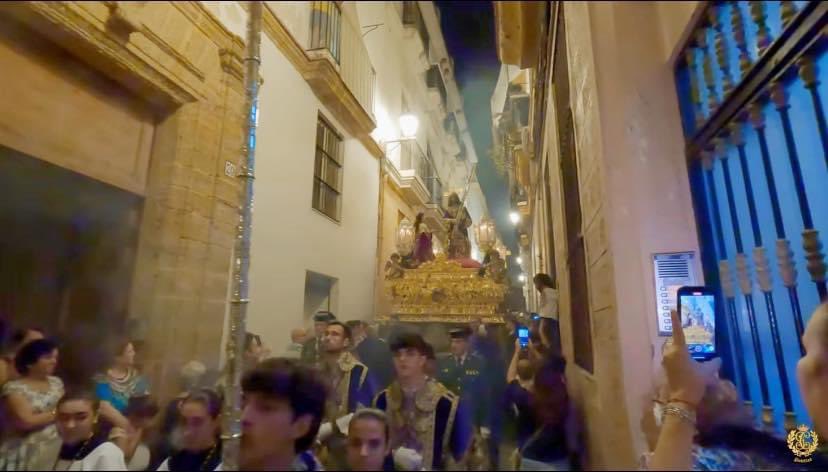 LaLuzNazareno's tweet photo. ¿Tú también sueñas… ? 🤔
Con una Hermandad de Barrio… con olor a canela y clavo.
#SantaMaria #once006
COMENTA AQUÍ 👇🏻 https://t.co/s5q4trDZXx