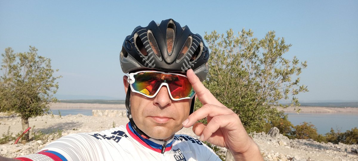 MirecGabriel's tweet photo. Biketrip - Croatia..#garmin #beatyesterday #nafld #exercise #nature #weightloss #liverhealth #croatia #fēnix6X #healthylifestyle #roadbike #meridabike #tribalj #drivenik https://t.co/IxWJ4pIsrf