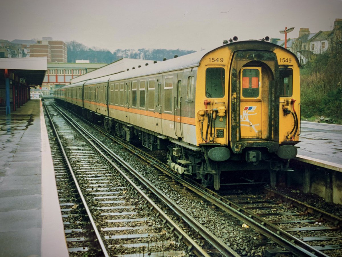 miles_chains's tweet photo. A damp wet day in the South East. Ramsgateβs finest Class 411, 4-CEP, 1549 sits whirring away to itself, in one of my favourite liveries of all time! I miss these unitsβ¦π #Class411 #EMU #JaffaCake #4CEP #NSE #Trainspotting https://t.co/Jej0urv23G