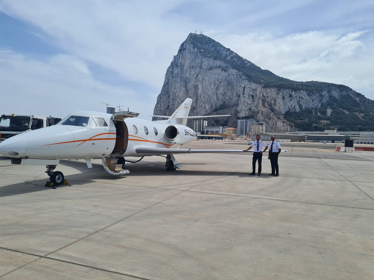 HarmonyJets's tweet image. Quick shot for our pilots, before leaving Gibraltar!  🇬🇮

#VIPflight #Privatejet #Aircraft #Dassaultfalcon #Harmonyjets #Gibraltar