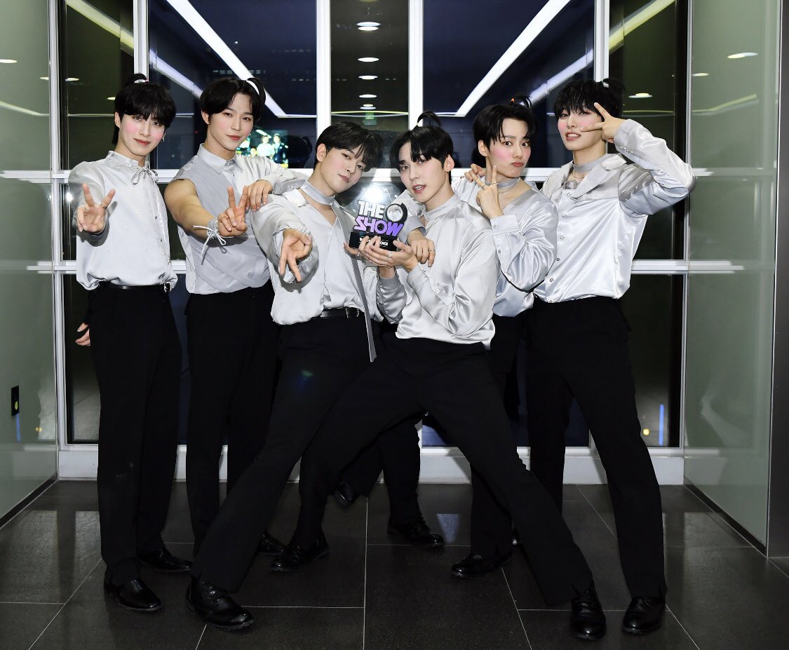 OneusArgentina's tweet photo. |#FOTO || 22.09.20| #ONEUS a través de la comunidad de YouTube del canal The K-POP
@official_ONEUS #MALUS #SameScent4thWin #Same_Scent https://t.co/S0jm7xPZtz