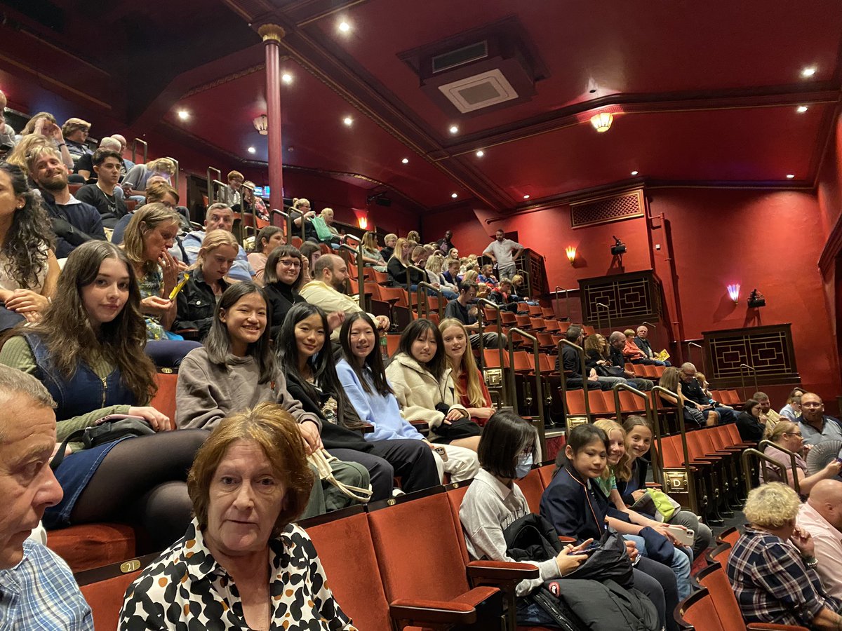 StSwithunsMusic's tweet photo. Happy faces of music scholars and GCSE musicians at @disneylionking last night! @StSwithunsGirls #musictrips https://t.co/cIcPLEqDHb