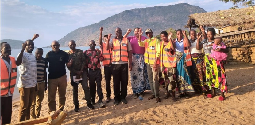 pact_malawi's tweet photo. USAID through the REFRESH project is collaborating with district councils, traditional leaders and Beach Village Committees of Mangochi, Dedza and Salima districts in implementing enforcement activities to promote fish conservation in their areas.
#usaidmalawi
#refreshproject https://t.co/Q3UnYabGF7