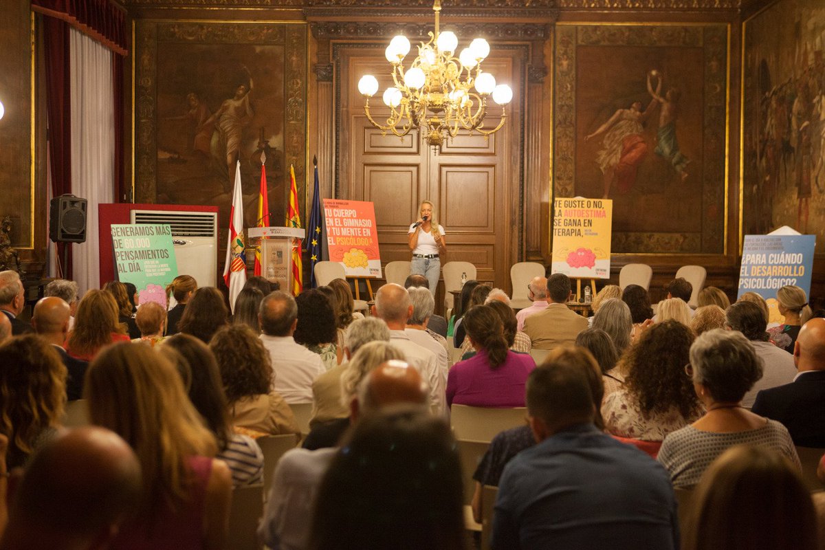 El palacio de Sástago en <a href="/DPZaragoza/">Diputación de Zaragoza</a>, acogió anoche, con numeroso público, el acto en el que se descubrió la campaña #EntrenaTuMente fruto del VI Premio Solidario de <a href="/Essentia_ideas/">ESSENTIA CREATIVA</a> 
Gracias a <a href="/angoydpz/">José Luis Angoy</a> y  <a href="/roscihuelo/">ros cihuelo</a> por la inauguración y clausura en este magnífico palacio