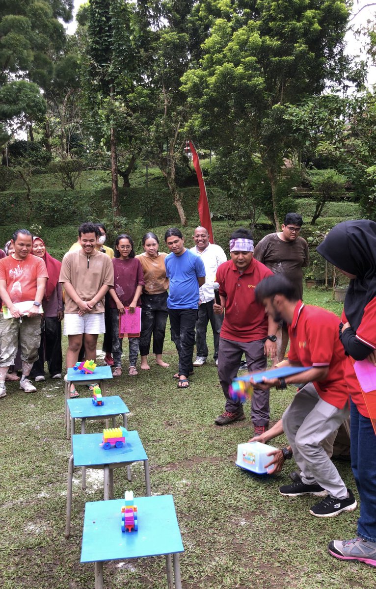 tripqu_'s tweet photo. Team work!! 
.
.
.
.
#tripqu #lego #puzzle #outbound https://t.co/zDI5eeO7E5