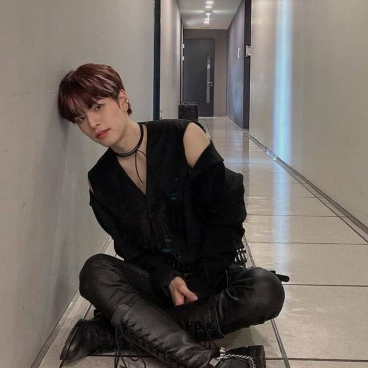 chileandnf's tweet photo. ㅤㅤ𖥻 . 2min au - niñero cliché 

— mînho busca una manera de poder cubrir los gastos que conlleva estar vivo... afortunadamente los padres de seūngmin son millonarios y están en busca de alguien que le haga compañía a su complicado hijo... https://t.co/slJeSvjjFX