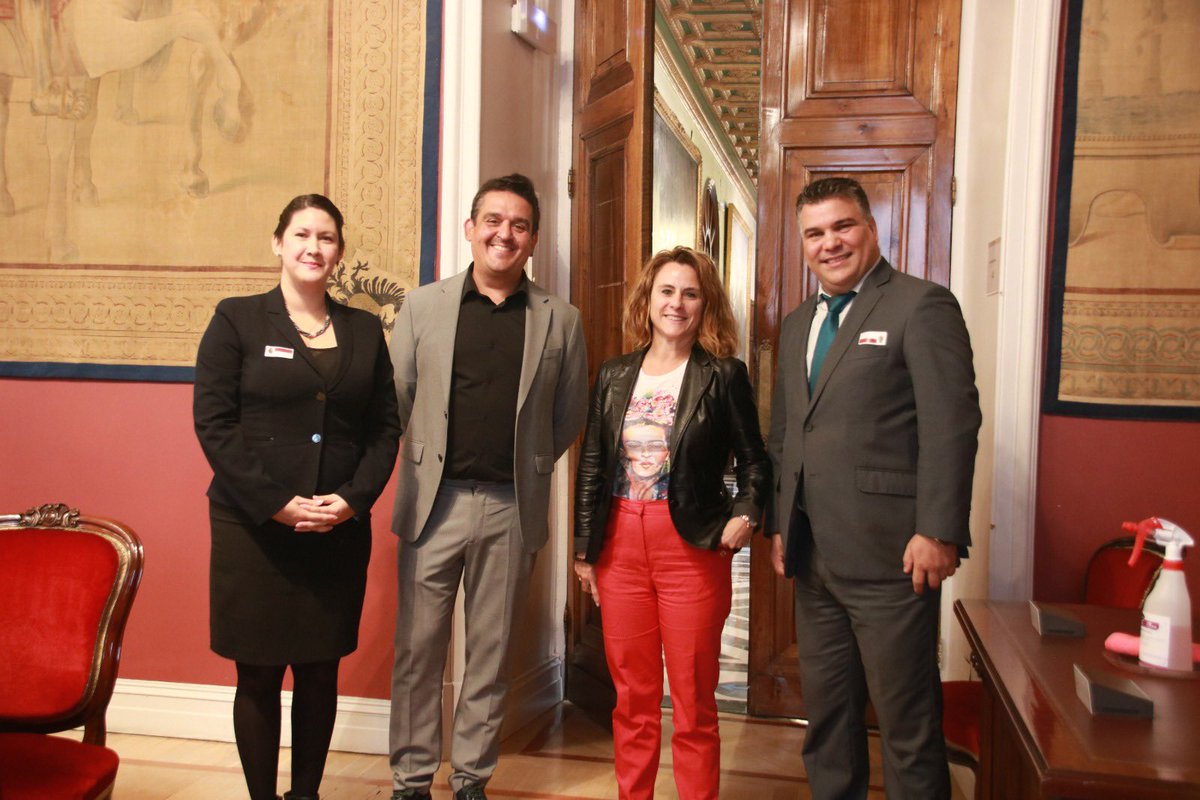 embaCubaEspana's tweet photo. Los Consejeros Yuri Morales e Indira Groero sostuvieron cordial encuentro con los miembros de la Comisión de Asuntos Iberoamericanos Almudena Otaola, portavoz de EAJ-PNV en el Senado y el senador por Compromis Carles Mulet, donde se repasaron temas de la relacion bilaterelal. https://t.co/epMrT8upyh
