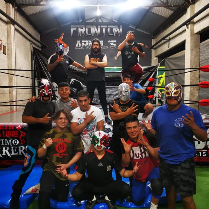 u_cmll's tweet photo. UN ENTRENAMIENTO MAS EN LA ESCUELA U.GUERRERO DONDE NACEN LAS ESTRELLAS DE OTRO NIVEEEEEEEEEL Y DESPUES A FESTEJAR EL DIA DEL LUCHADOR CON UNAS SABROSAS PIZZAS GUSTAN
#CMLL
#ESCUELAUGUERRERO
#MINEROS#65
#COLMORELOS
#LUNESMIERCOLESYJUEVES
#DE8A10PM
#CHINGOOOOOON
#ULTIMODRAGONCI https://t.co/YB4CKxY0ql