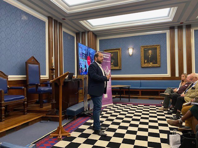 MiddxPCO's tweet photo. Always enjoy introducing new people to freemasonry - great meeting you all and hope it brings you the same pleasure it gives me #discoverfreemasonry #becomeafreemason #becomeamason #middlesexmason https://t.co/HpYYHrQLHc
