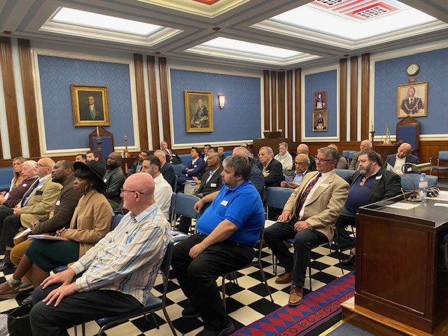 MiddxPCO's tweet photo. Always enjoy introducing new people to freemasonry - great meeting you all and hope it brings you the same pleasure it gives me #discoverfreemasonry #becomeafreemason #becomeamason #middlesexmason https://t.co/HpYYHrQLHc