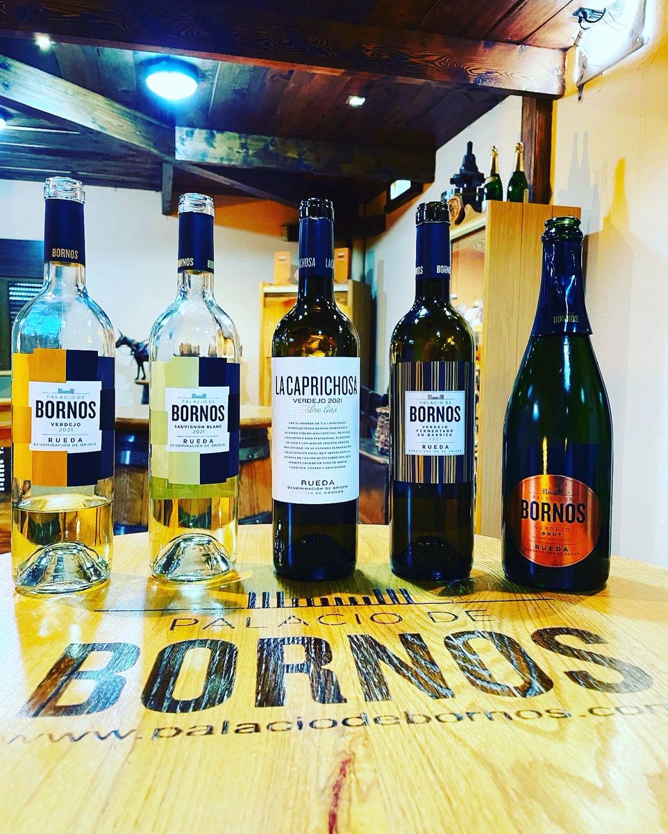 DOleksyn's tweet photo. On Wednesday we met some of the passionate people behind some of the smaller wineries in Rueda. We tasted Verdejo grown in vineyards planted on fine sand, wine from more than century old vines and the first sparkling Verdejo in the region.
#dorueda #tasterueda #spaintravel #spain https://t.co/ad3x7cQ3Tz