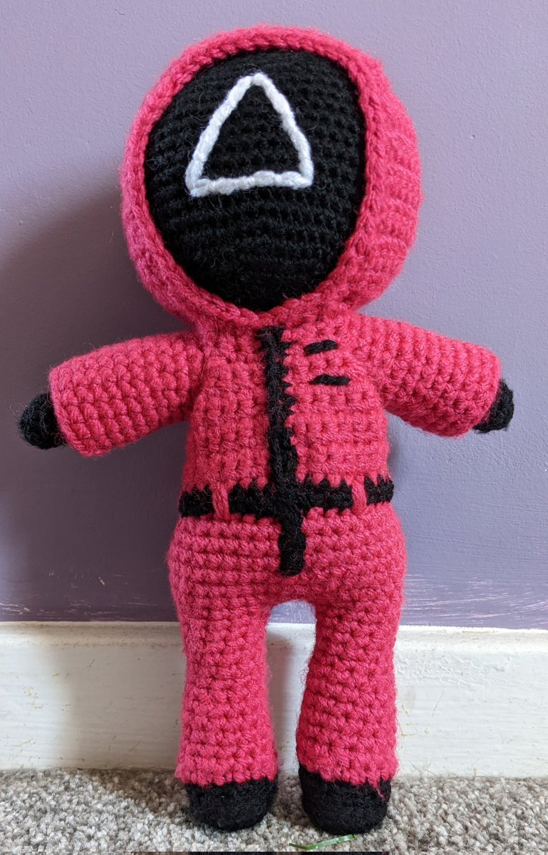 TheManWhoMakes2's tweet photo. Made for a little girl who loves Squid Game for her birthday. I made her very own Squid Guard and Young-Hee.
#SquidGame #younghee #thedoll #squidgameguard #squidguard #crochet #amigurumi #themanwhomakes #mawmade https://t.co/ZARGoSVVAr