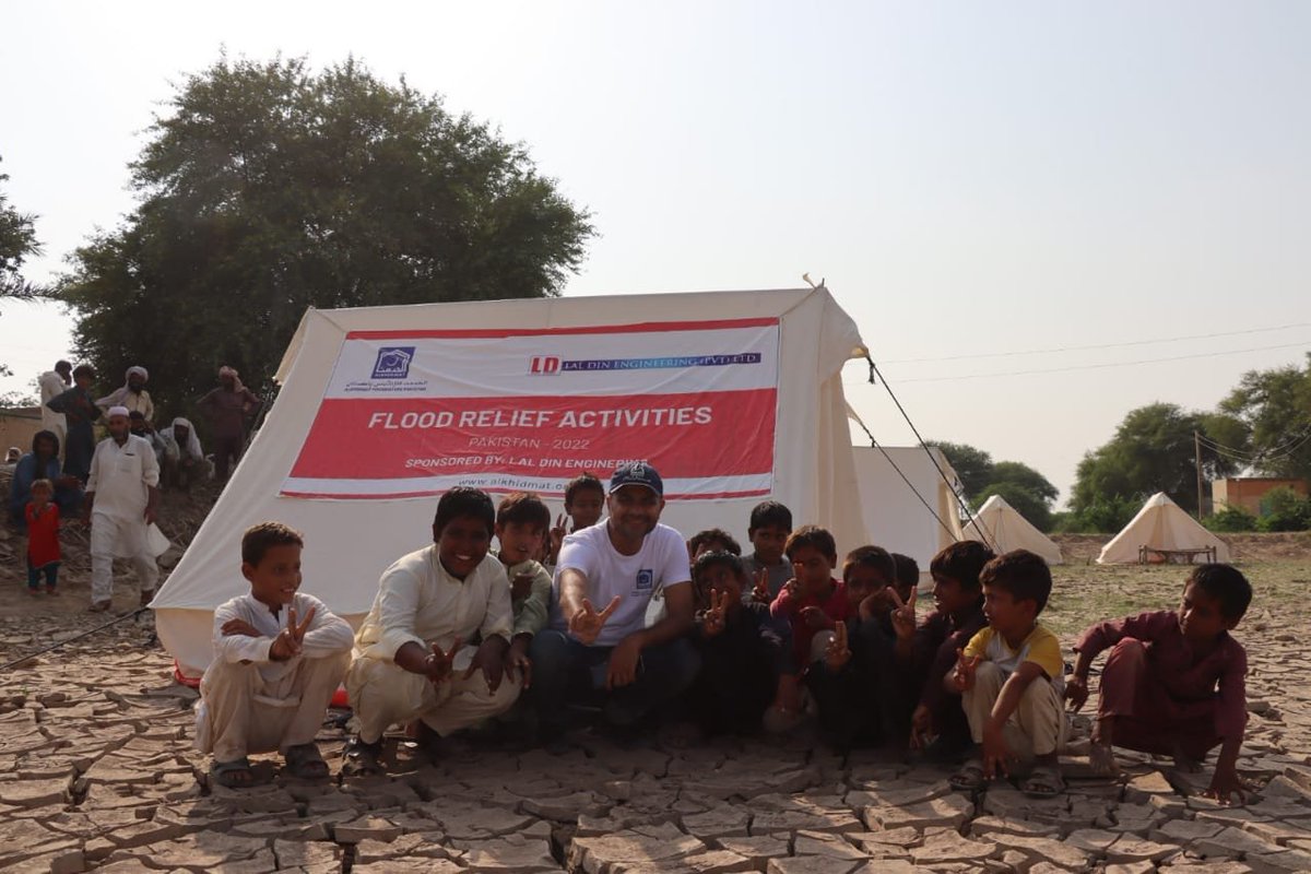 AlkhidmatOrg's tweet photo. ڈیرہ اسماعیل خان کے تحصیل پروآ کے گاؤں حیات بھوچرہ کو بھی "الخدمت ماڈل بستی" کے پروگرام میں شامل کردیا گیا ہے ۔۔ اس بستی میں سیلاب متاثرین کو عارضی چھت (خیمہ) کی فراہمی کے ساتھ ساتھ تمام بنیادی ضروریات پوری کرنے کی کوشش کی جارہی ہے ۔۔ 
#AlkhidmatFloodRelief https://t.co/c6A7WR3MST