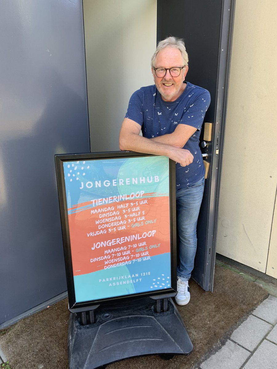 WM_DavidKooi's tweet photo. Check hier de openingstijden van de JongerenHUB #assendelft. Meet Rob Verweij, hij coördineert de HUB. Je bent van harte welkom! #jongereninloop #tienerinloop @GemZaanstad https://t.co/95E2nfcup8