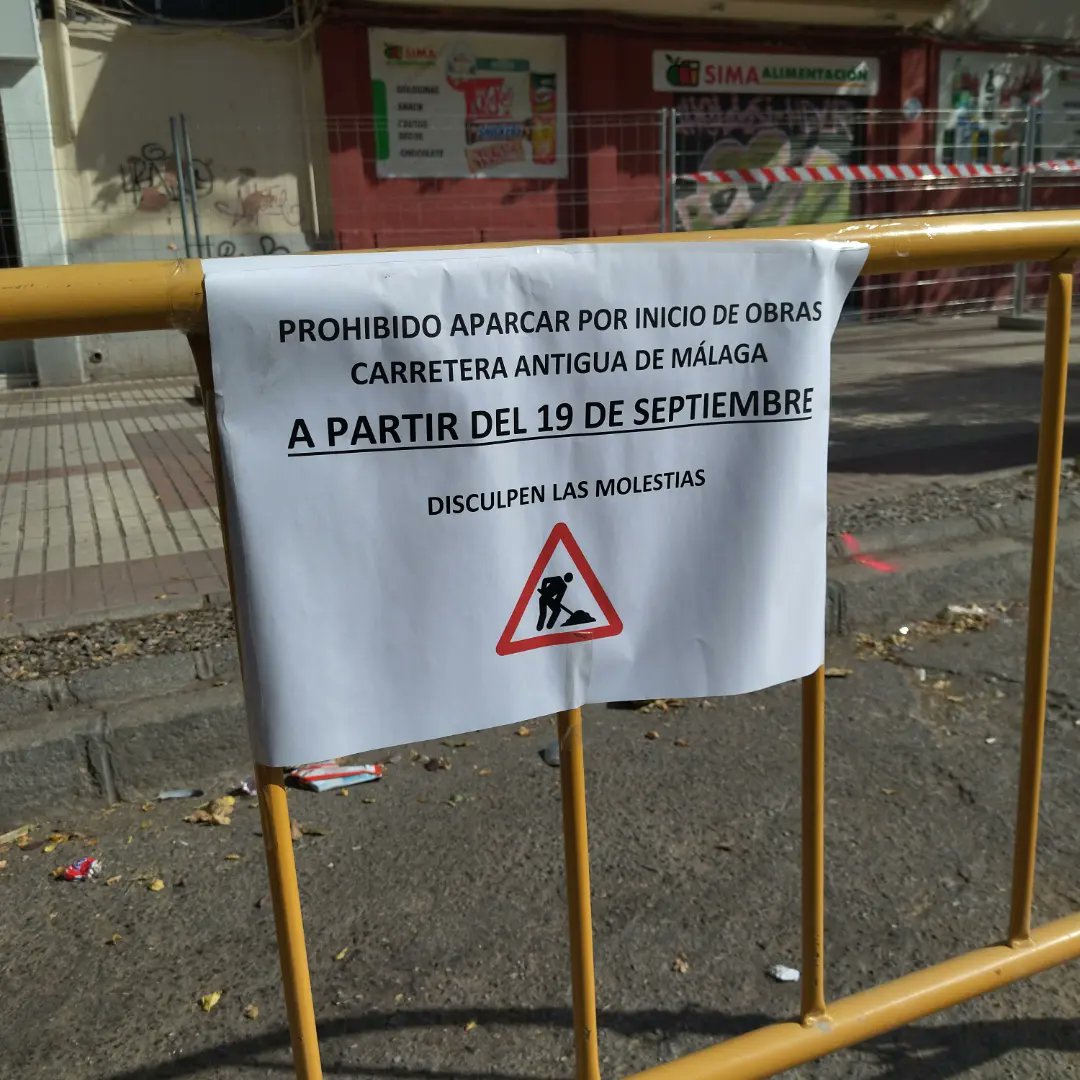makaralu's tweet photo. .Barrio tras barrio van avanzando y hay q salir con paraguas p el sol q abrasa¿Qué poder tiene el #dinero q los mismos políticos q vivían en #LaChana, en @aytogr casi todos,destruyen su propia ciudad,la misma q heredarán sus hijos? #talasmasivas #asesinatodeárboles en #Granada https://t.co/d3zRVwrkFh