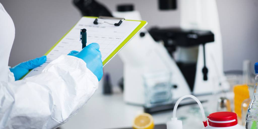 En <a href="/Alcala_Oliva/">Alcala Oliva</a> estamos comprometidos con nuestros clientes para ofrecerles la mejor #calidad posible en nuestros productos. Por ello, nuestros productos son sometidos a diversos controles durante su producción, para garantizar la calidad del mismo y la 👨‍🍳 #SeguridadAlimentaria.