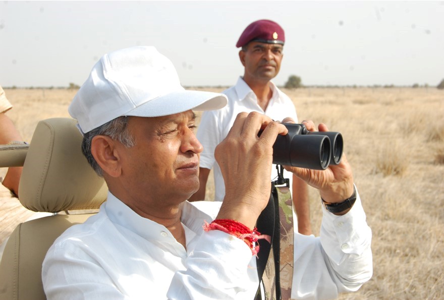 raghavendra__'s tweet photo. आने वाले समय की राजनीतिक हलचल की गहराईयों को देखते हुए।
@ashokgehlot51 @INCIndia @INCRajasthan https://t.co/H9Bil2kxZP