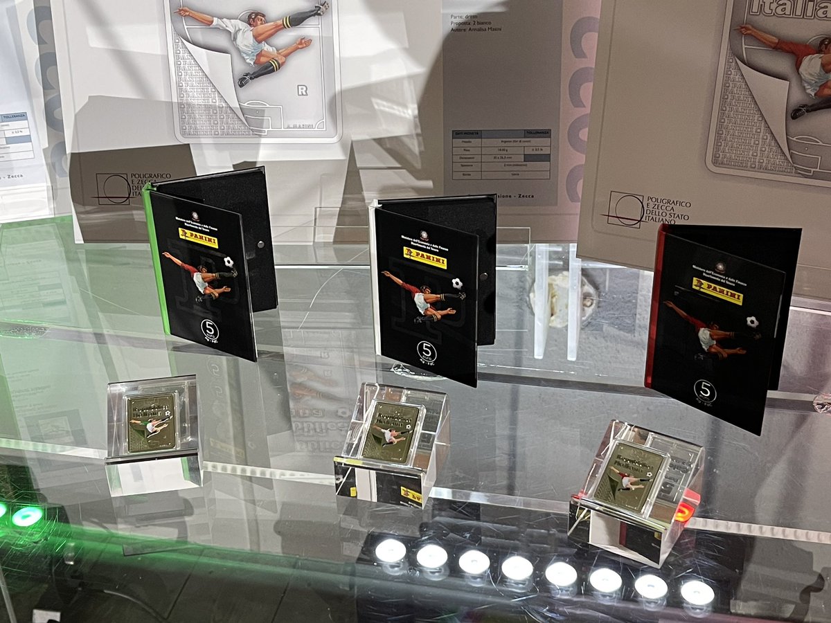 serena_sartini's tweet photo. Vengono presentate oggi le #monete delle figurine #Panini al @IPZS tiratura limitata, sia singole che in trittico @figurinepanini https://t.co/2r4DmZRsJG