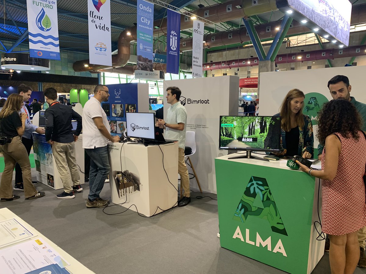 PoloDigitalMLG's tweet photo. Os dejamos imágenes de nuestro primer día en @forogreencities en @Fycma.
Si no pudiste acercarte, nuestros #habitantespolo te esperan hoy: #vrstudio, @LPescueladecine, @novelingo, @Hechicer_IA, @Bimfloat_, #alma, @MalagaFilmO, @owogameofficial y #voson. https://t.co/L126ymCTIS