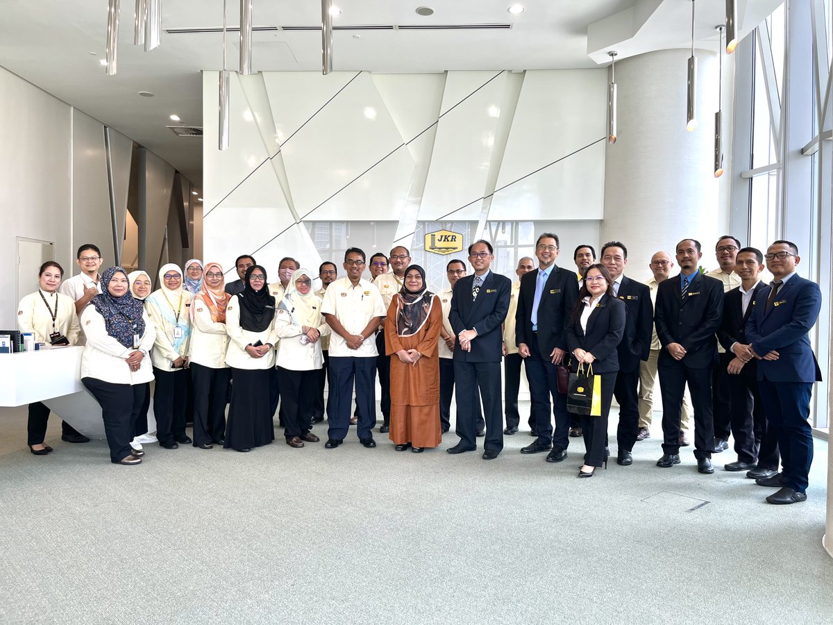 JKRElektrik's tweet photo. Lawatan Kerja Cawangan Elektrik Negeri Sarawak Ke @JKRElektrik yang diketuai oleh Penolong Pengarah (Elektrik) JKR Sarawak telah diadakan pada 21 September 2022. Lawatan ini bertujuan sebagai strategik untuk memantapkan kerjasama dan perkongsian pengetahuan teknikal. https://t.co/wP8ueyVrK5