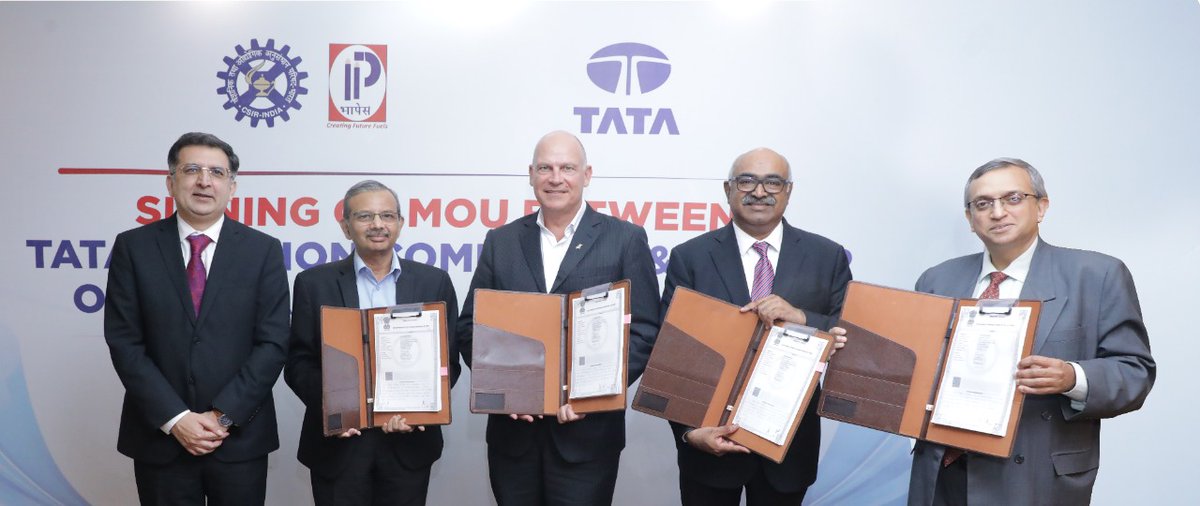 #FlyAI : An MoU has been signed between Tata Aviation Companies and CSIR-IIP on sustainable Aviation Fuel. 

(In Pic : Left to Right - Siddharth Sharma <a href="/TataCompanies/">Tata Group</a> , Niyant Maru @airvistara , Campbell Wilson Air India, Sunil Bhaskaran <a href="/AirAsiaIndia/">AirAsia India</a> Dr.Anjan Ray <a href="/CSIRIIP/">CSIR-IIP</a>)