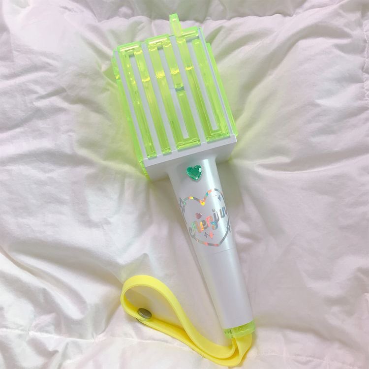 jaetencollect's tweet photo. giveaway lightstick nct 

— retweet 
— end 24 jam 

cr pict pinterest https://t.co/sQza80P0m5