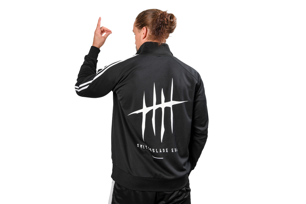 ジェイ・ホワイト ラインジャージ BULLETCLUB 新日本プロレス 希少 ジェイ・ホワイト選手 ラインジャージBULLET CLUB - メルカリ