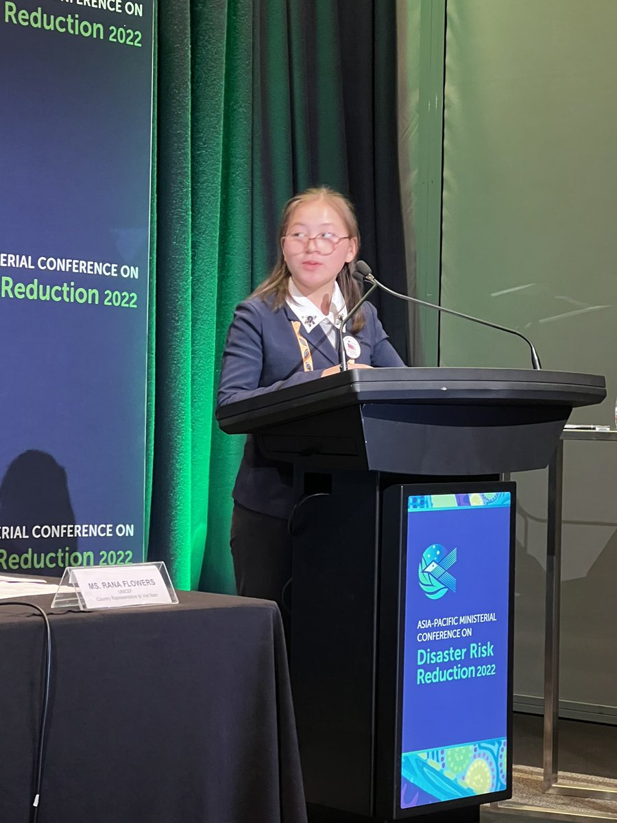 vhalhen123's tweet photo. Dava,15 yo girl from Mongolia confidently voicing her voices to government officials as duty bearers and #DRR actors,urges for involvement in decision making process at all level. Children&amp;youth should be a partners for #DRR work! #APMCDRR2022  @UNDRR_AsiaPac #CSSFcommitments https://t.co/hVpKUkScWl