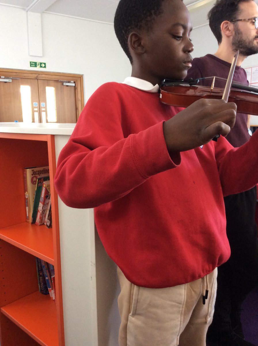 MissLeckeyBB's tweet photo. Primary 7/6 enjoyed learning new skills on the violin today. Hopefully we will be use these skills to play a tune soon. @BrambleBraeSch #music #expressyourself https://t.co/vjMrI7lm9n